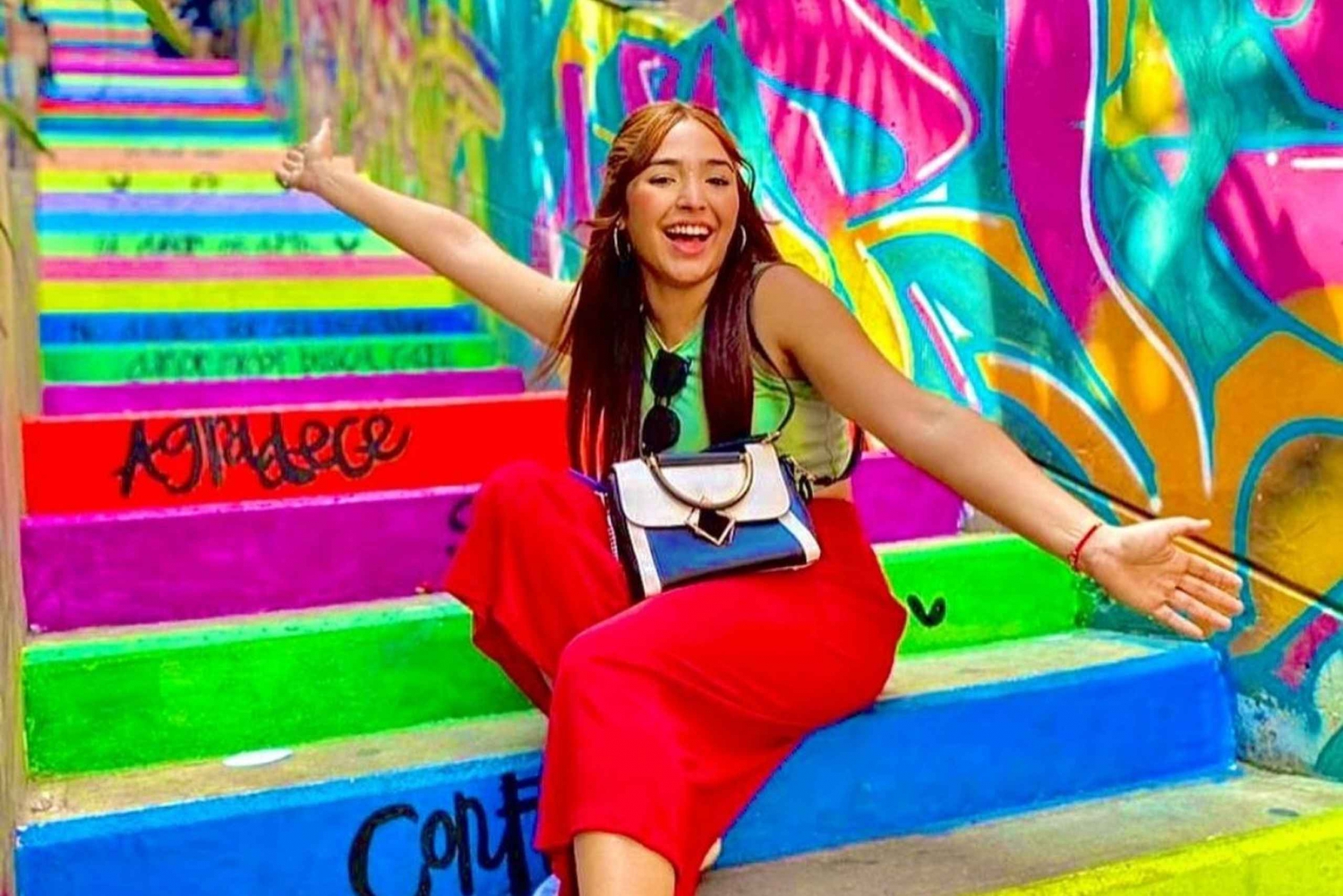 Medellín: Comuna 13 True History and Street Food Tour