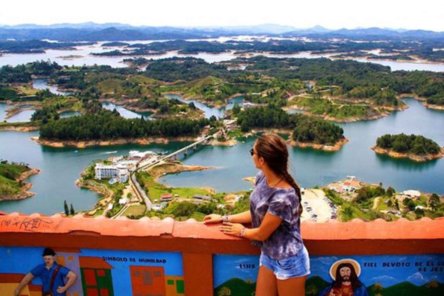 MEDELLÍN: GUATAPÉ, EL PEÑOL + PARAGLIDING!