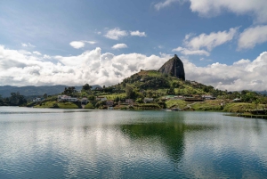 Medellín: Guatapé, El Peñol e Yate Majestic - Viagem de um dia