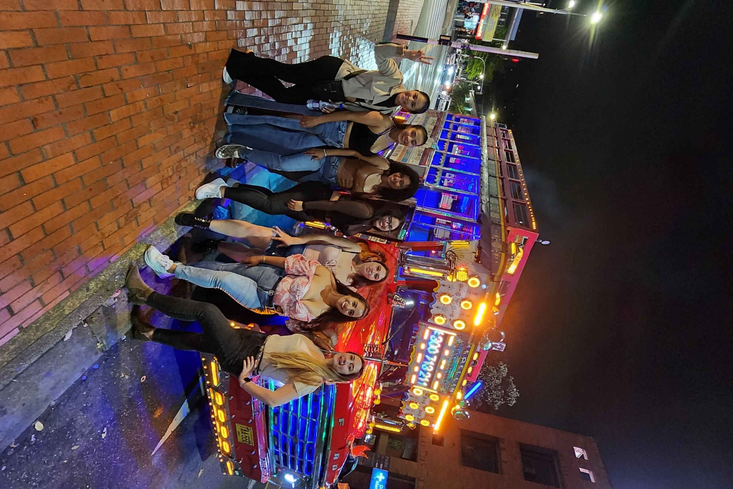 Medellin: Partybuss med DJ och provsmakning av streetfood