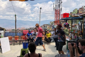 Medellín: Private Comuna 13 Street Art Tour