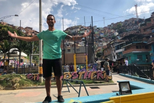 Medellín: Private Comuna 13 Street Art Tour