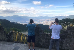 Medellín: Private Pablo Escobar Tour with Cable Car Ride