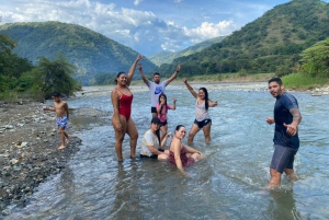 Medellín: River Tubing og BBQ-dagsudflugt med afhentning på hotel