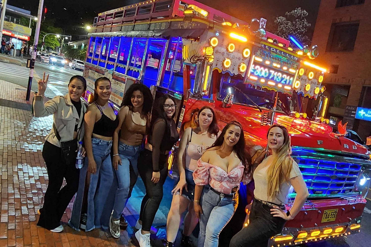 Medellin: Rumbero Party Bus, jossa on kaikki olut, mitä voit juoda