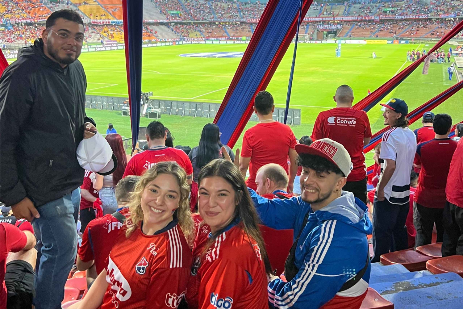 Medellín: Fodboldtur med guide og billetter til kampen