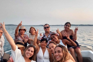 Картахена: VIP-тур по заливу на закате с открытым баром и клубом