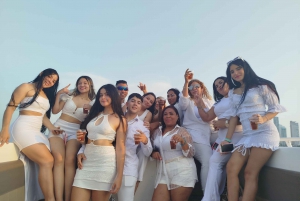 Картахена: VIP-тур по заливу на закате с открытым баром и клубом