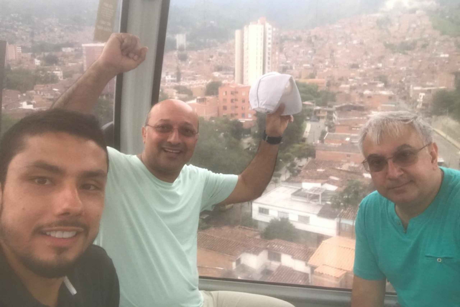 pablo, comuna 13 & expressresa med linbana