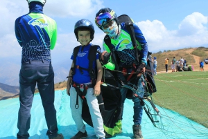 Gleitschirmfliegen über dem Grand Canyon von Chicamocha, San Gil