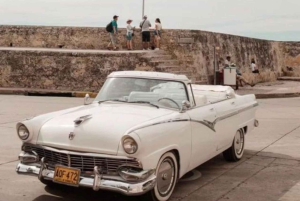 Kartagena: prywatna wycieczka zabytkowym samochodem z historykiem