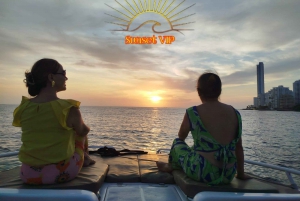 Картахена: VIP-тур по заливу на закате с открытым баром и клубом