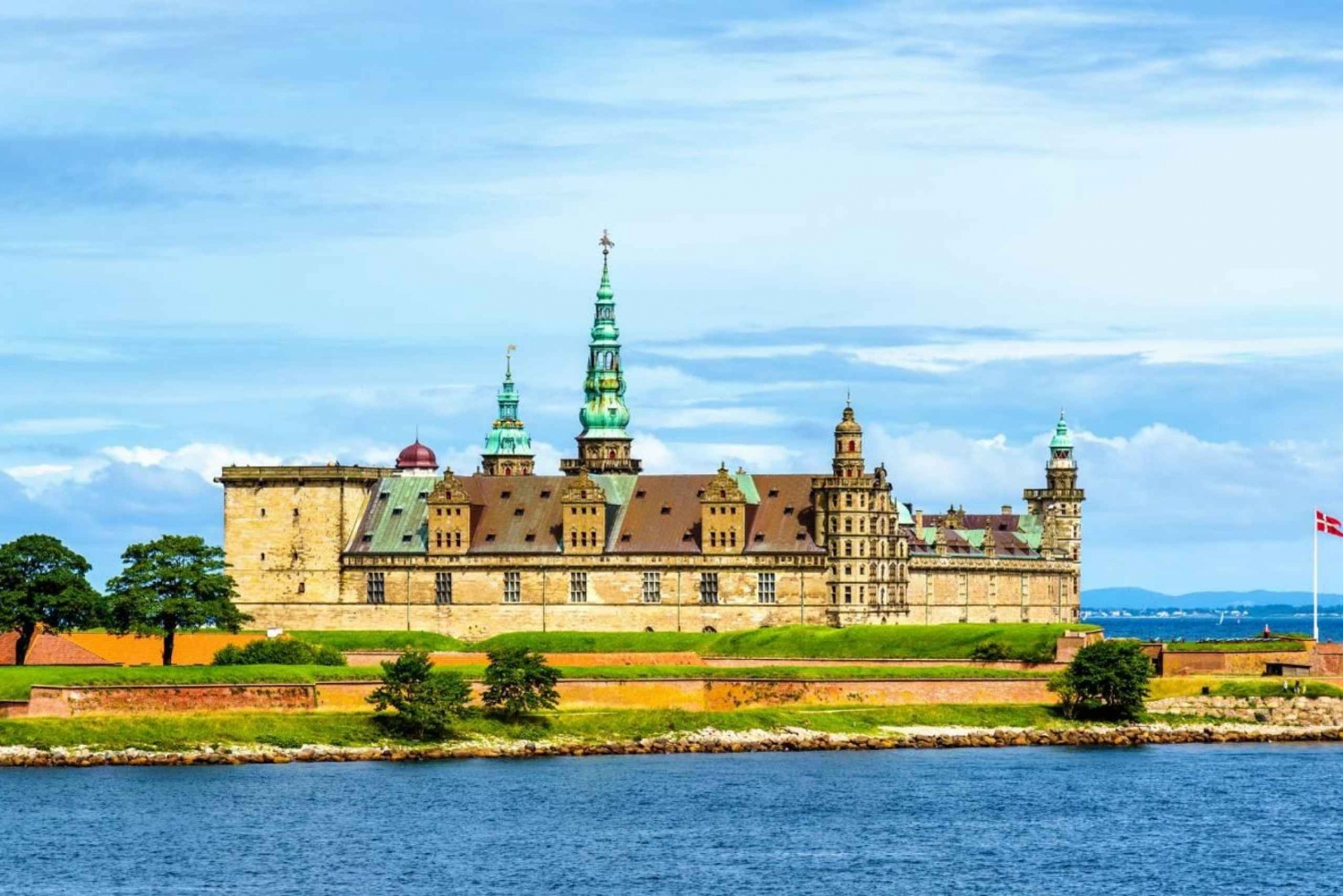 Kronborgs och Frederiksborgs slott från Köpenhamn med bil