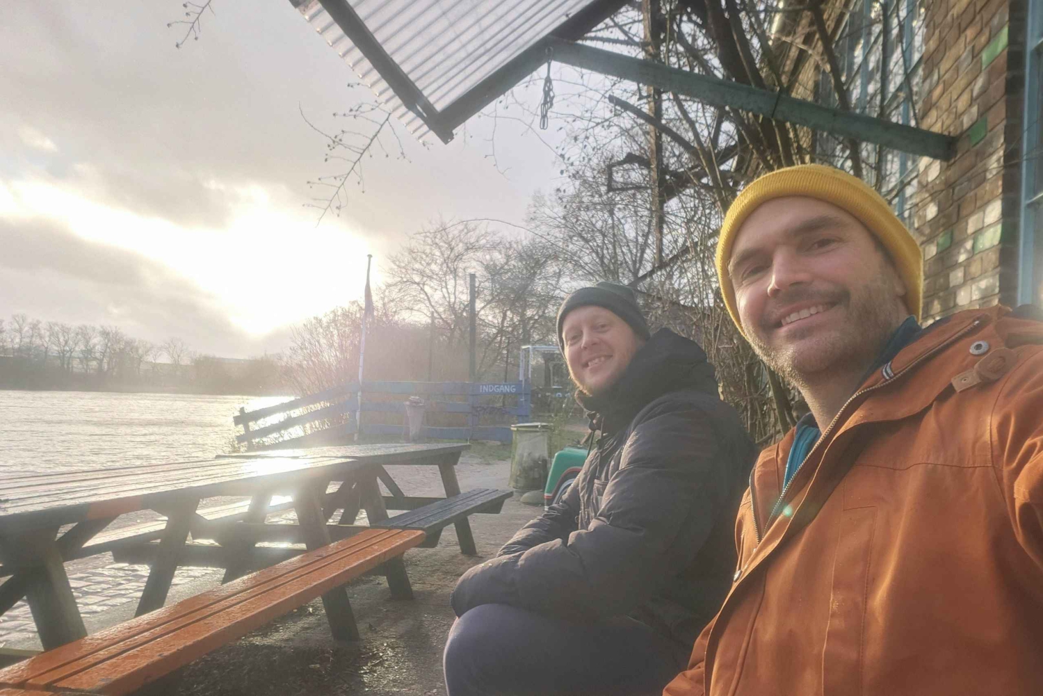 少人数グループでのウォーキングツアー（コーヒー、ケーキ、カルチャー付き）をお楽しみください