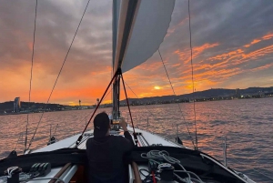 Barcellona: Tour in barca a vela con un bicchiere di Cava