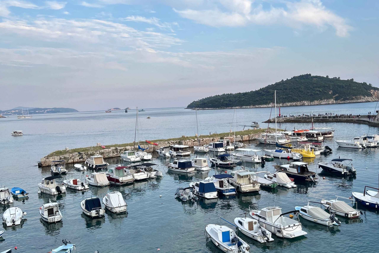 Vieille ville de Dubrovnik : visite nocturne avec histoire, vin et bouchées