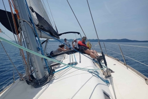 Elegant dagsejlads med frokost og drikkevarer inkluderet