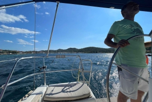 Elegant dagsejlads med frokost og drikkevarer inkluderet