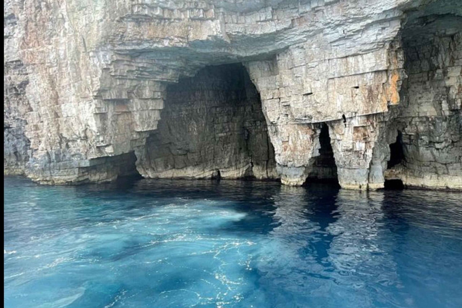 Da Hvar: Grotta Azzurra, Grotta Verde e tour in motoscafo di 5 isole