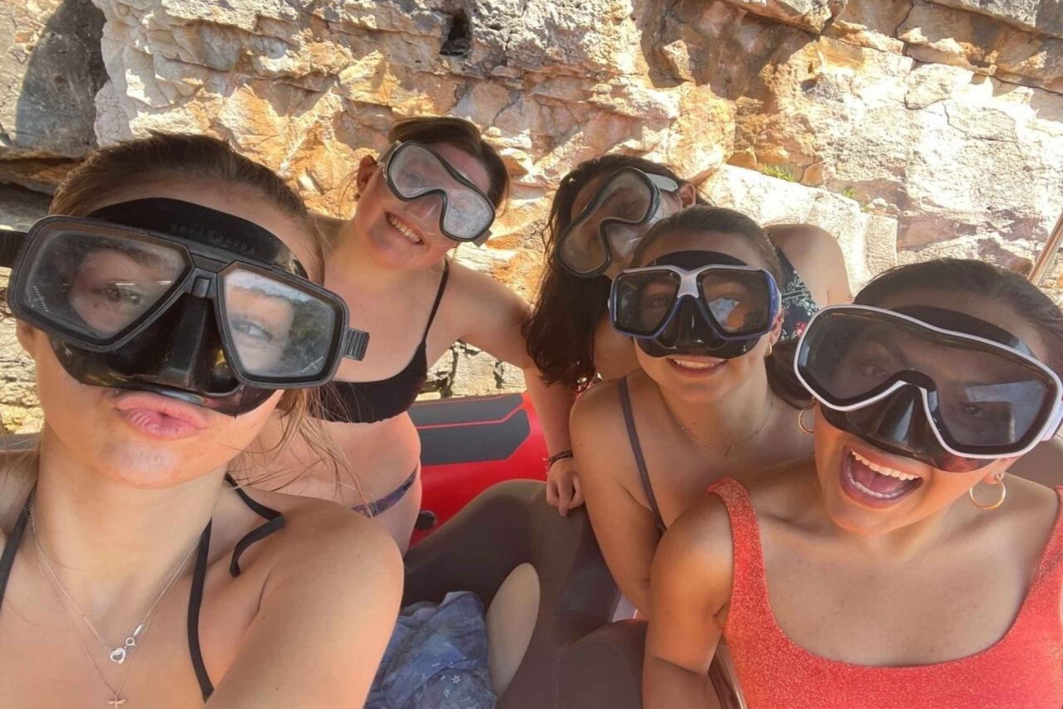 スプリットから青の洞窟、フヴァル島、マンマ・ミーア、5島ボートツアー