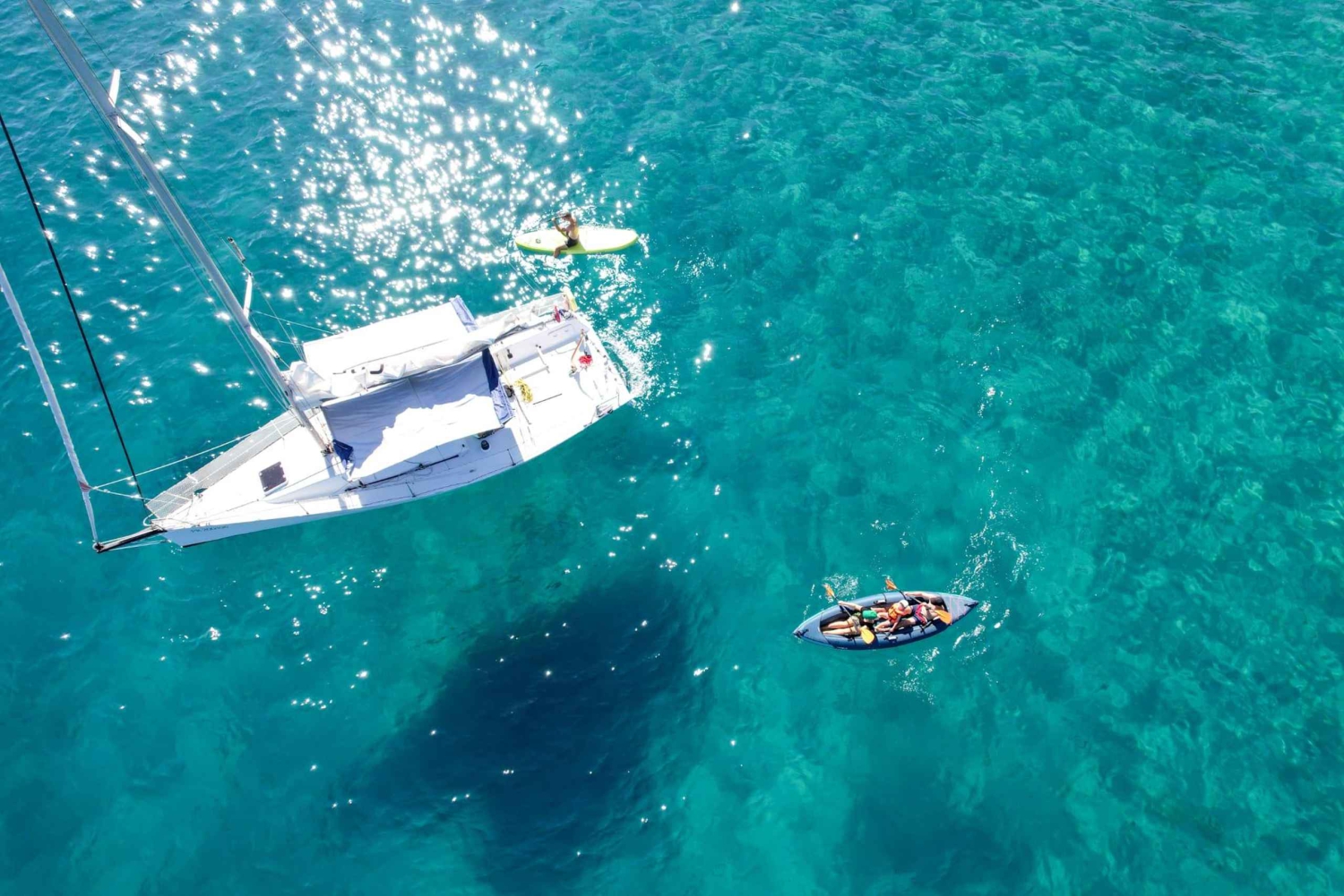 ザダル：ドリンク付き島巡りクルーズ、スノーケリング、カヤック