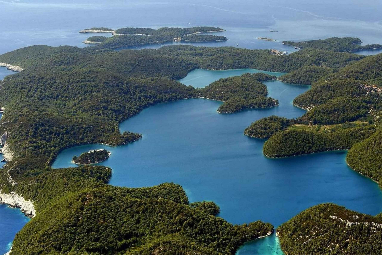 Mljetin kansallispuiston retki - Pyöräily, veneily ja rantaelämys