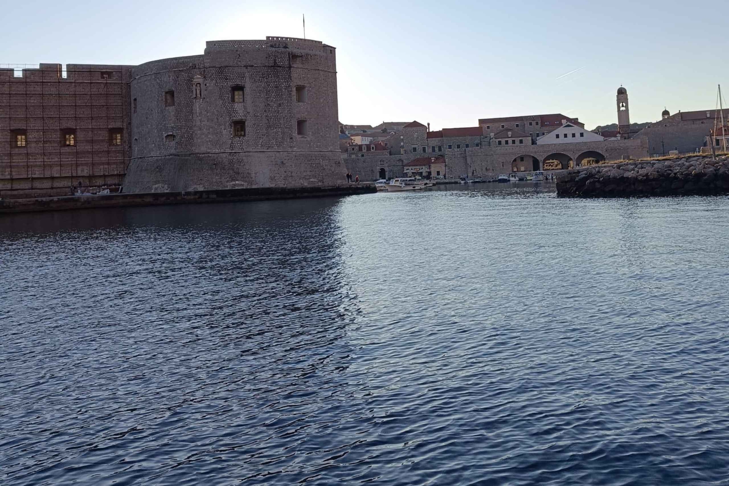 Panoramabåt med glassbunn rundt gamlebyen og store grotter i Dubrovnik