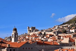 Visite à pied des remparts de la ville en groupe avec le pass Dubrovnik inclus