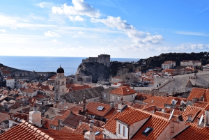 Visite à pied des remparts de la ville en groupe avec le pass Dubrovnik inclus