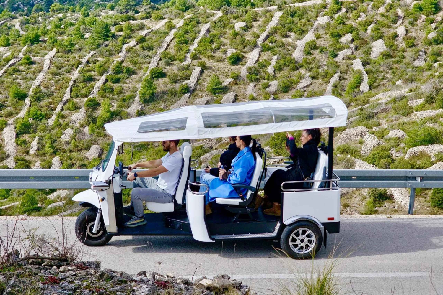 Isla de Hvar: tour de aventura en eTuk Tuk con guía