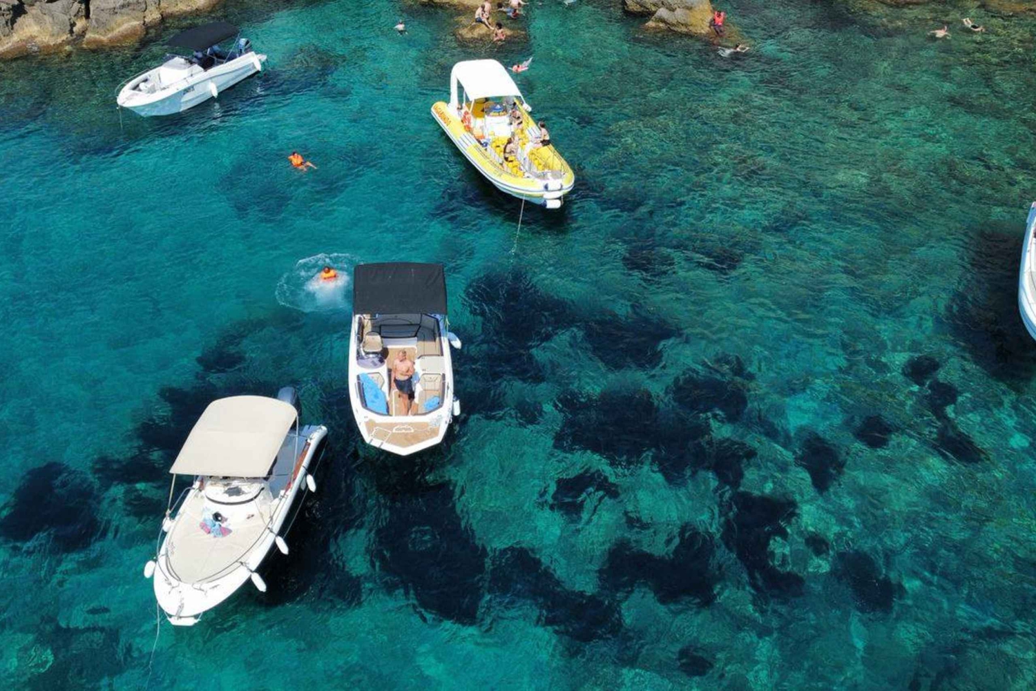Marina Frapa: tour en barco por 7 cuevas con bebidas y snorkel