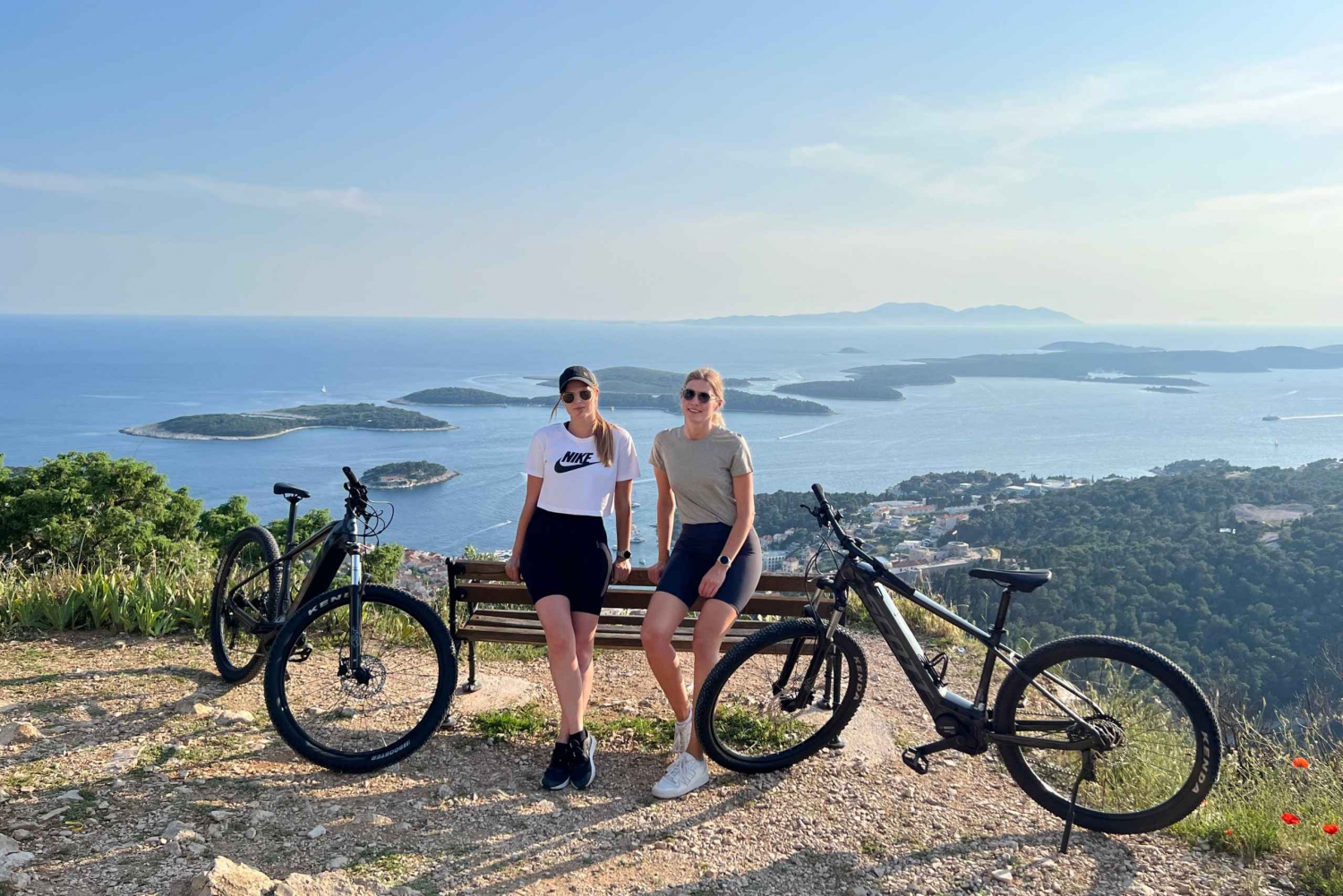 Tour privato dell'isola di Hvar in e-bike (autoguidato)