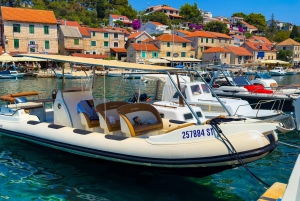 Passeio privado de lancha rápida: Lagoa Azul e 3 Ilhas a partir de Split