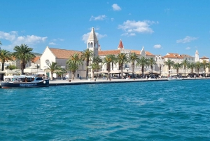 Passeio privado de lancha rápida: Lagoa Azul e 3 Ilhas a partir de Split