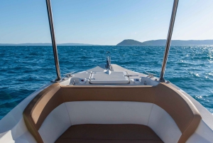 Passeio privado de lancha rápida: Lagoa Azul e 3 Ilhas a partir de Split