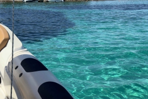 Passeio privado de lancha rápida: Lagoa Azul e 3 Ilhas a partir de Split