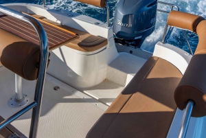 Passeio privado de lancha rápida: Lagoa Azul e 3 Ilhas a partir de Split