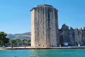 Passeio privado de lancha rápida: Lagoa Azul e 3 Ilhas a partir de Split