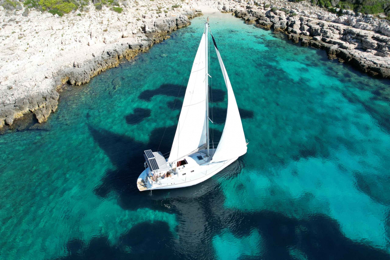 Hvar: Privé zeiltocht met zwemmen en snorkelen