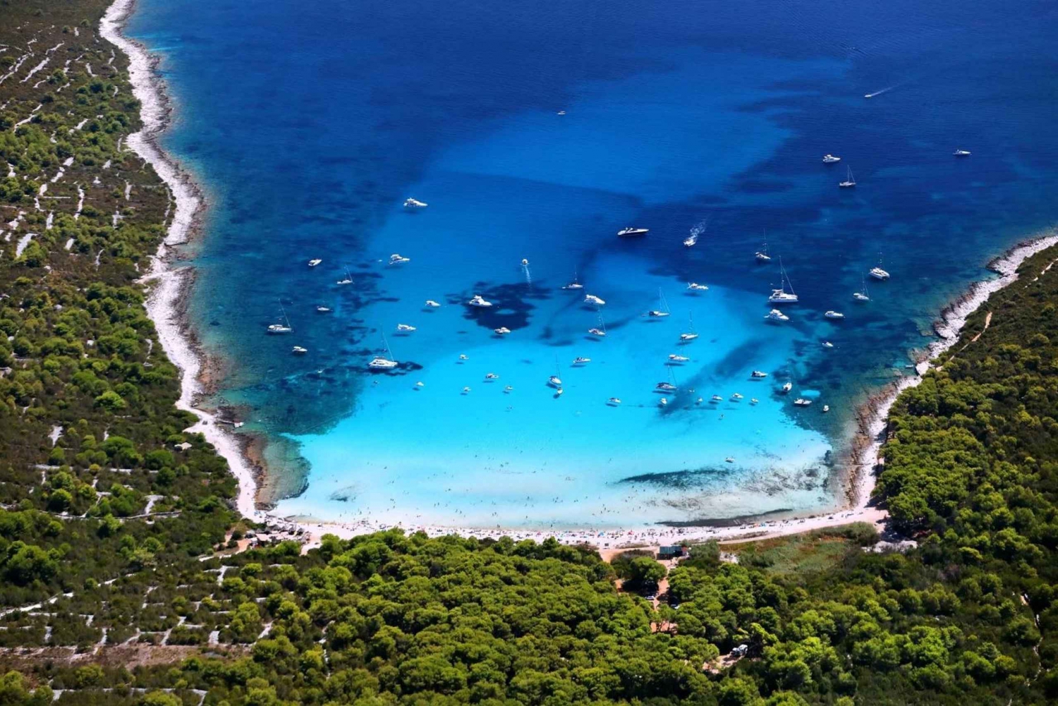 Экскурсии на скоростном катере Сакарун, Сункеншипп, Вели Рат, Бозава; Мулине...