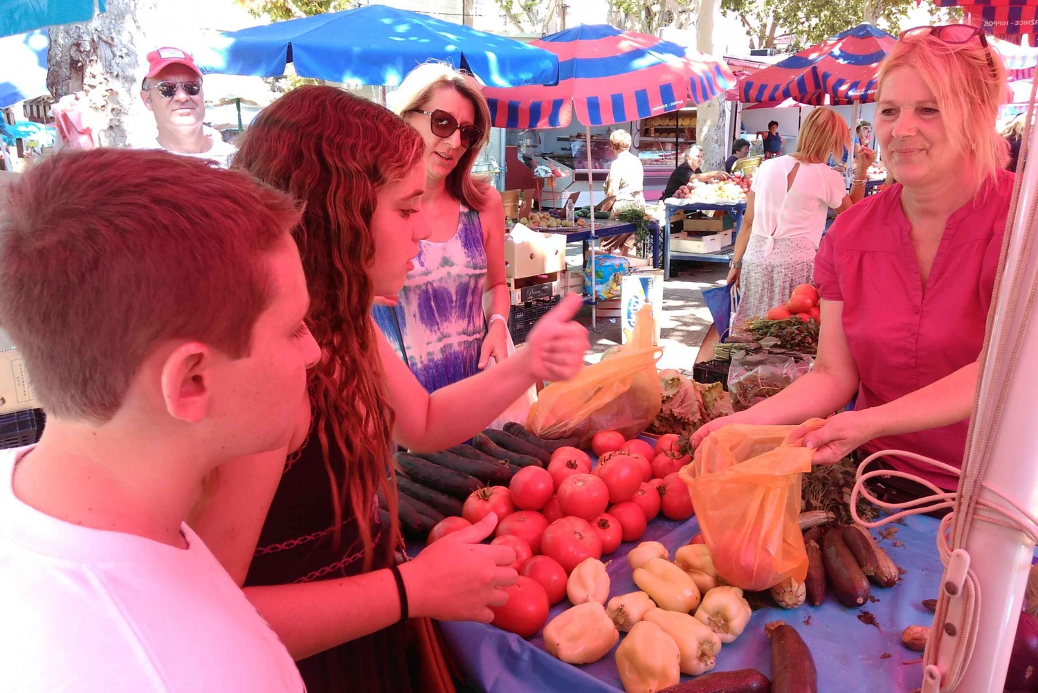 スプリット：フードテイスティング・ウォーキングツアー