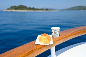 Split: wycieczka piesza po Trogirze, rejs do Błękitnej Laguny i wraku statku