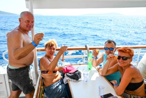 Split: wycieczka piesza po Trogirze, rejs do Błękitnej Laguny i wraku statku