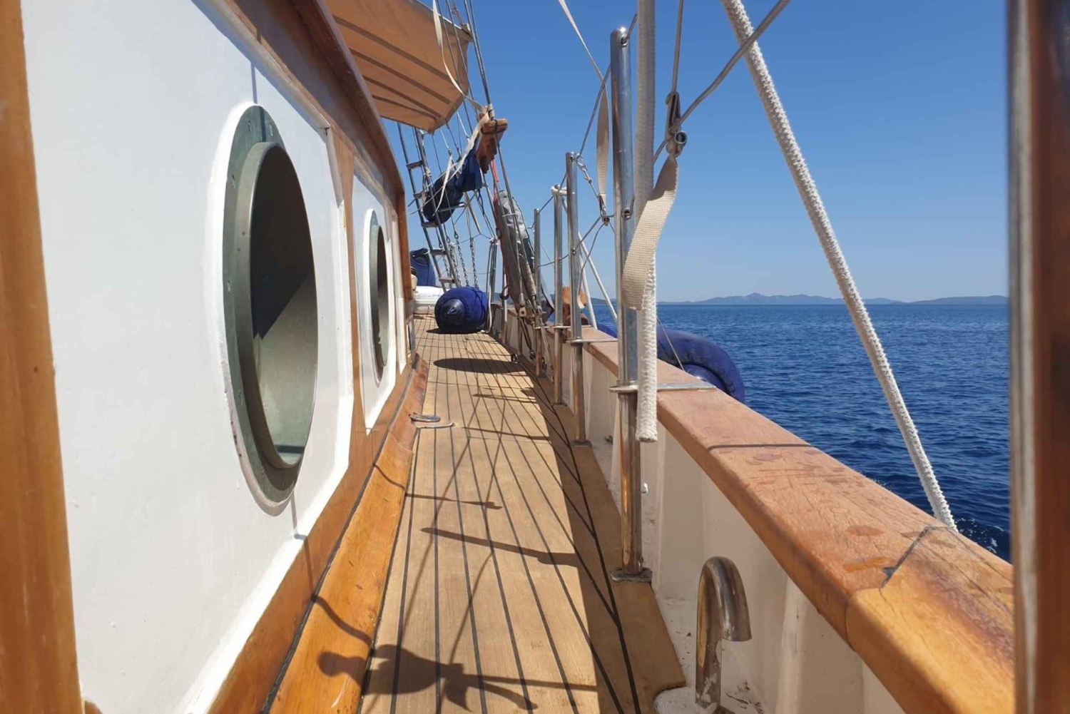 Zadar: Cruise ombord på en autentisk trebåt med drikke