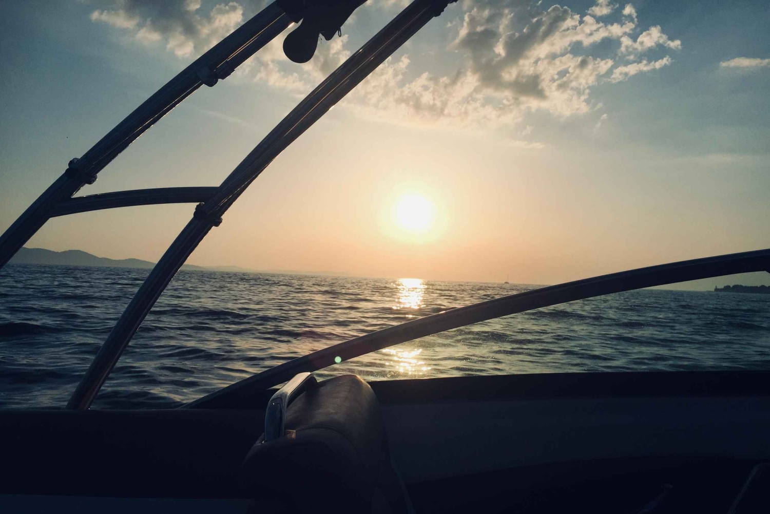 Задар: круиз на закате с напитком