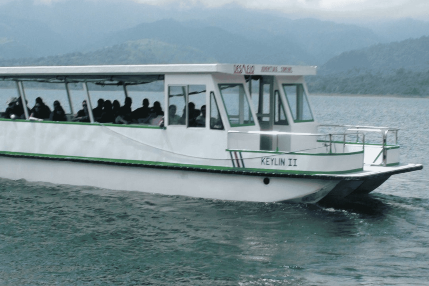 La Fortuna or Monteverde: One-Way Boat Transfer
