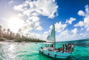Punta Cana: Excursión en Catamarán en Grupo con Bebidas y Aperitivos