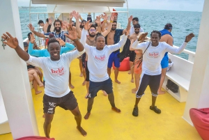 プンタカナ・カタマラン・パーティーボート（大人限定）