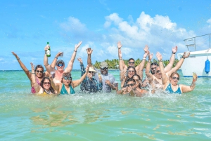 プンタカナ・カタマラン・パーティーボート（大人限定）