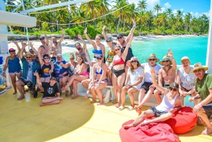 プンタカナ・カタマラン・パーティーボート（大人限定）